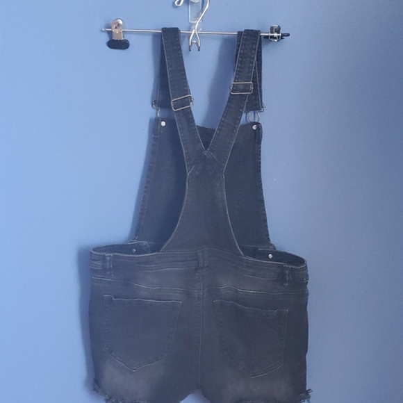 Short overalls - Picture 2 of 3